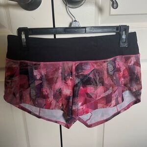 Lululemon Speed Up Shorts Size 4. Pink rare pattern.